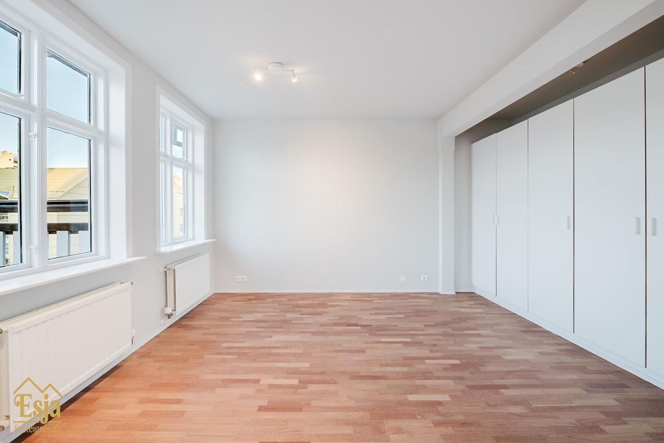 Hverfisgata 83, 101 Reykjavík