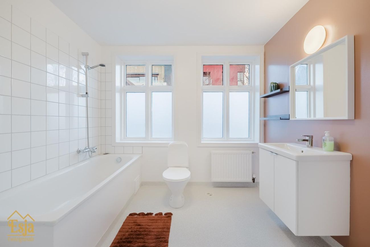 Hverfisgata 83, 101 Reykjavík
