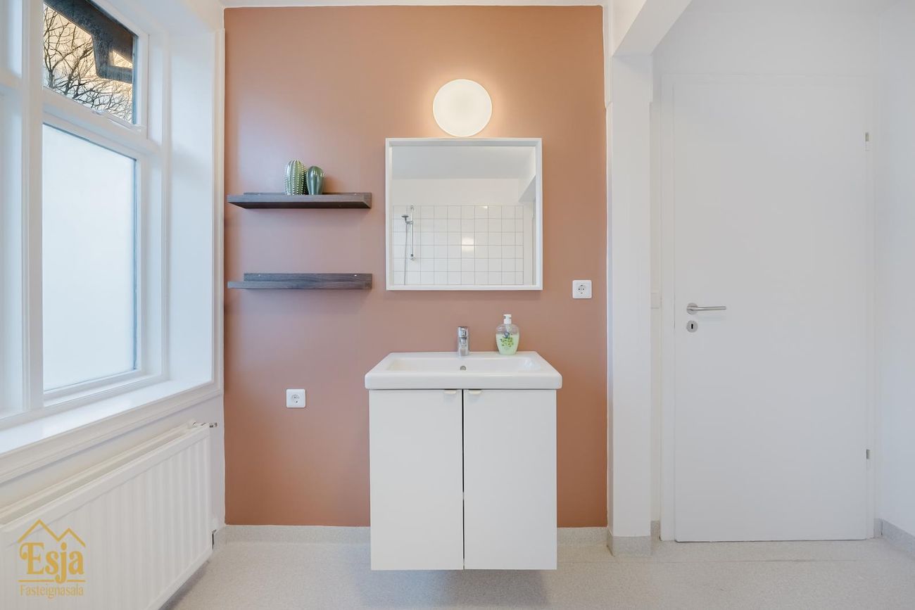 Hverfisgata 83, 101 Reykjavík