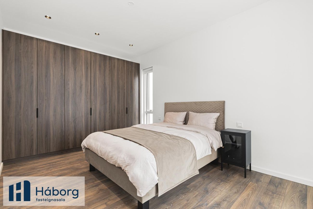 Grensásvegur 1B, 108 Reykjavík