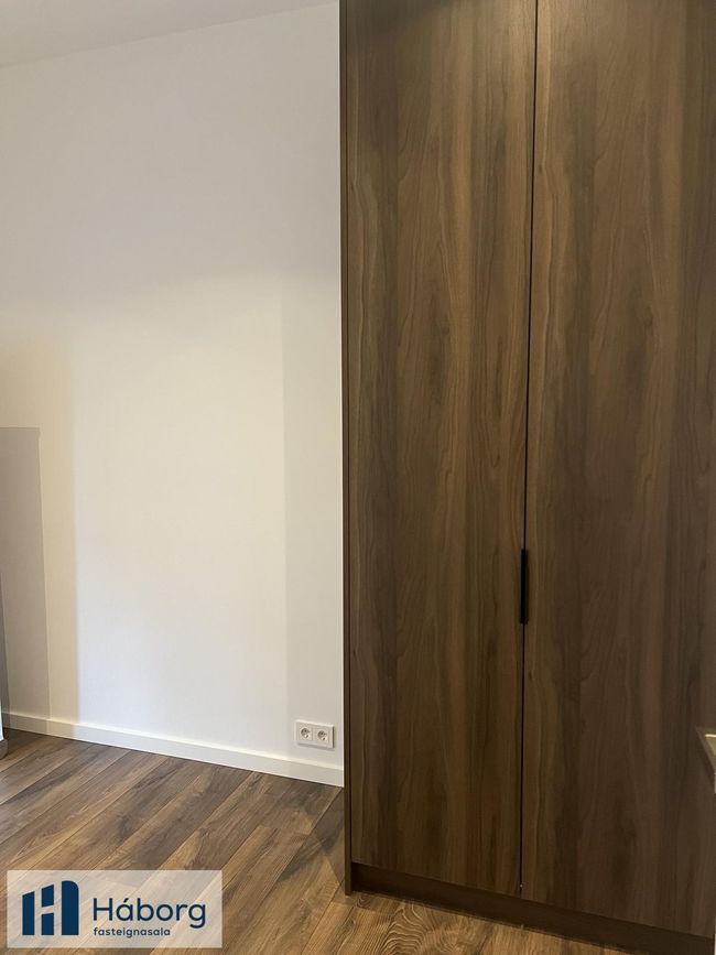 Grensásvegur 1B, 108 Reykjavík