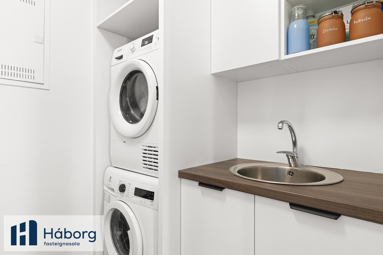 Grensásvegur 1B, 108 Reykjavík