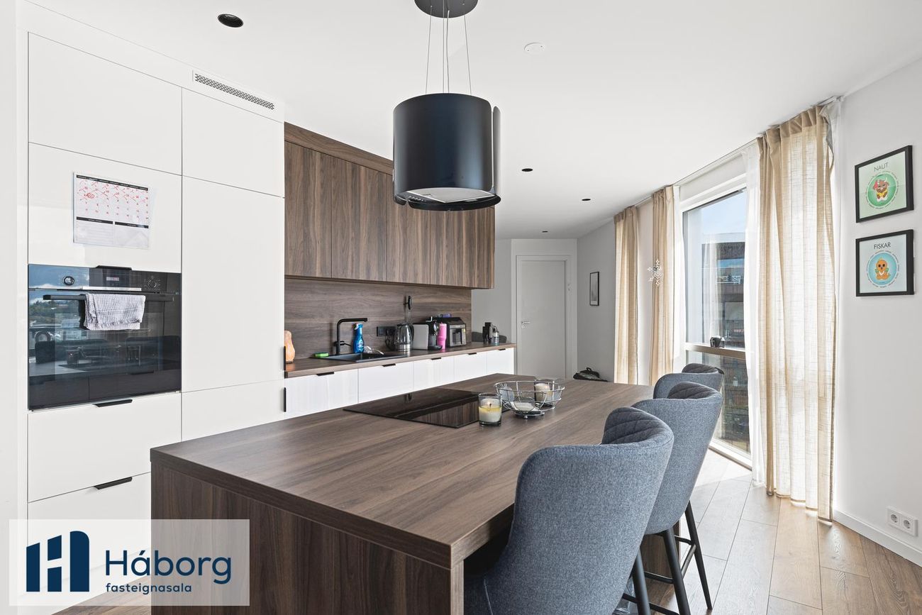 Grensásvegur 1B, 108 Reykjavík