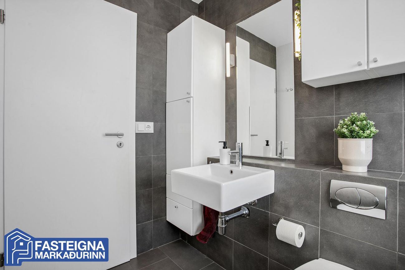 Efstihjalli 7 - 0201, 200 Kópavogur