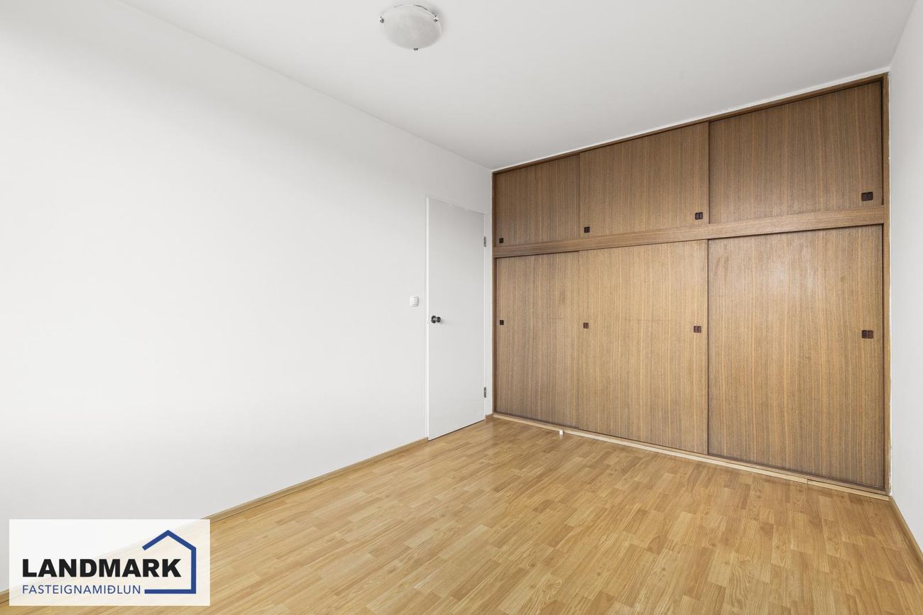 Asparfell 8, 111 Reykjavík