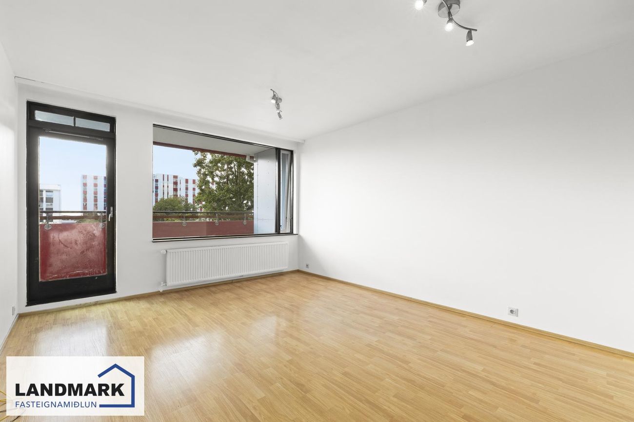 Asparfell 8, 111 Reykjavík