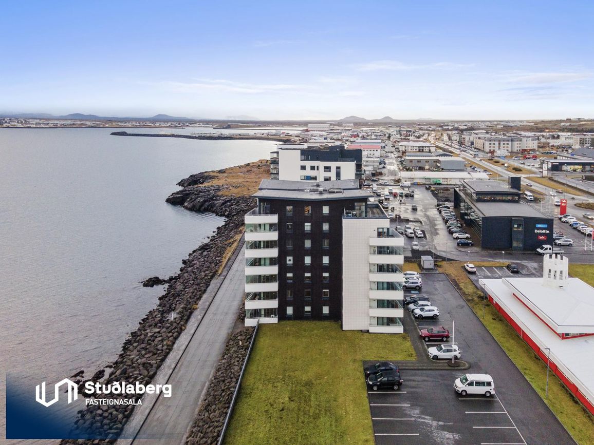 Pósthússtræti 3, 230 Reykjanesbær