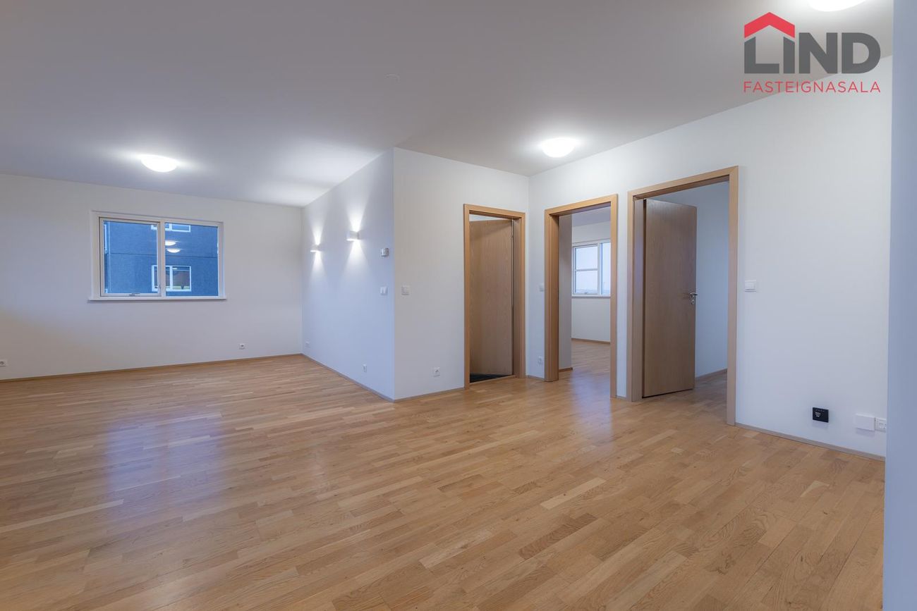 Tjarnabraut 14, 260 Reykjanesbær