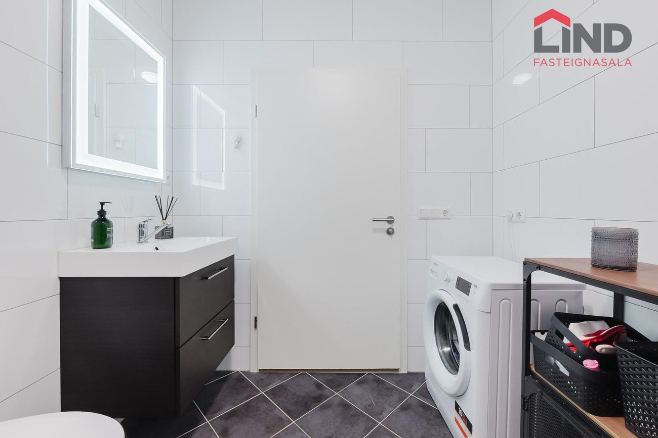 Grensásvegur 12 - 0204, 108 Reykjavík