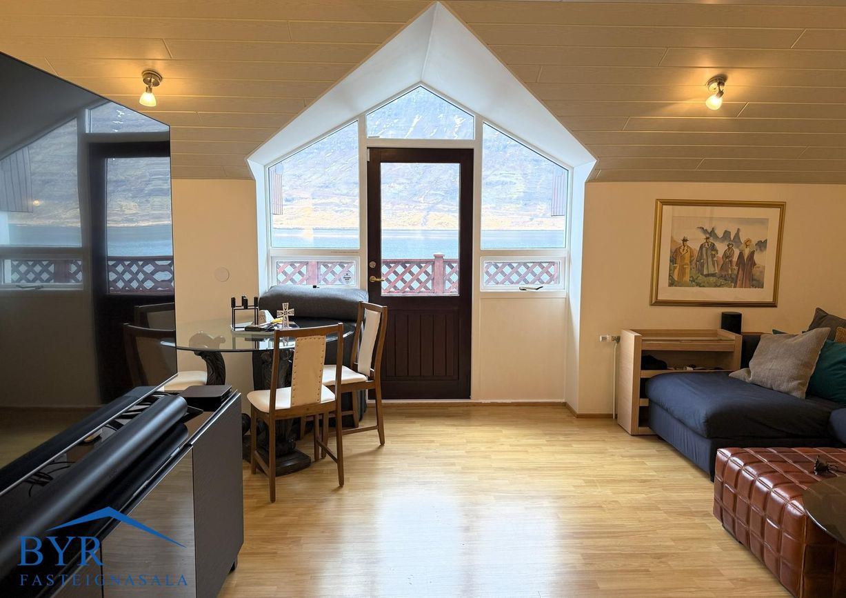 Strandgata 64, 735 Fjarða