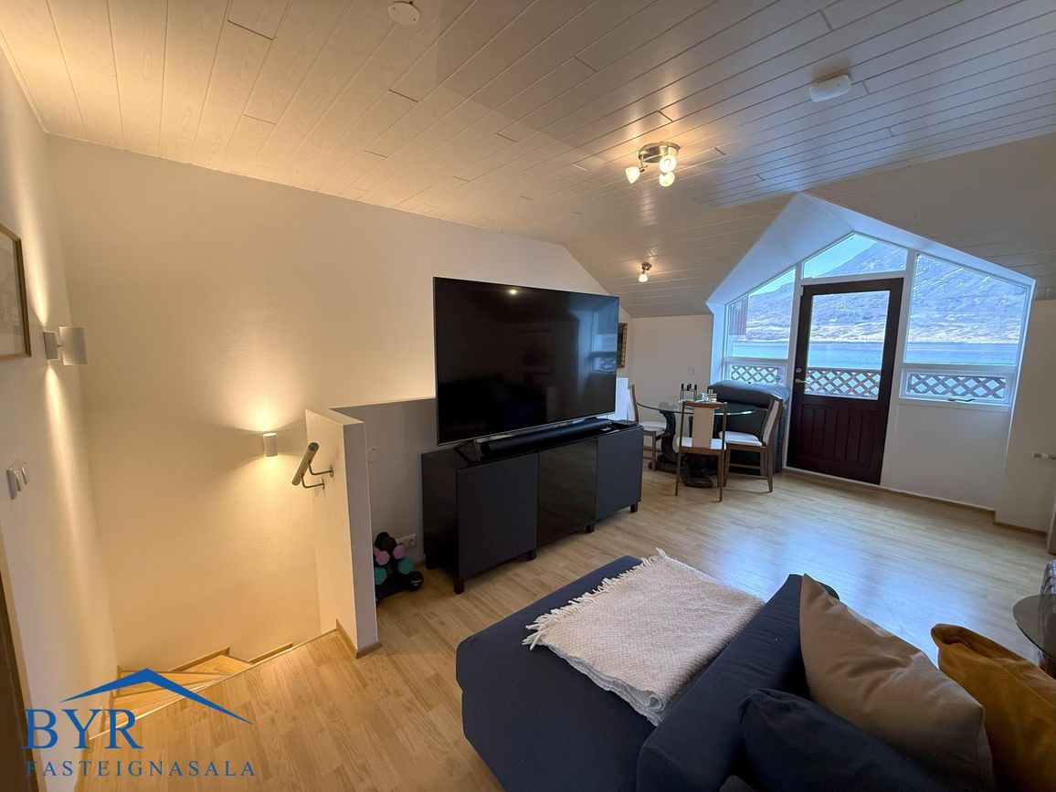 Strandgata 64, 735 Fjarða