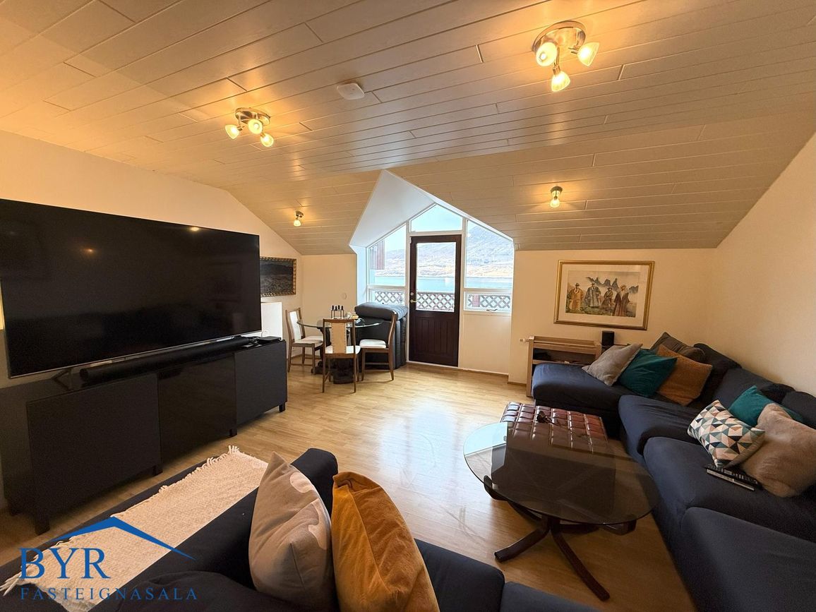 Strandgata 64, 735 Fjarða