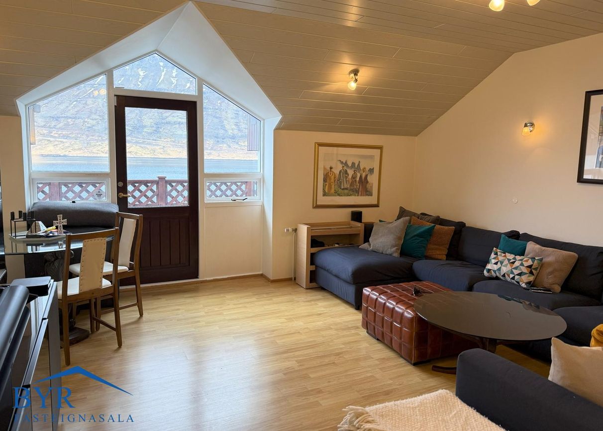 Strandgata 64, 735 Fjarða