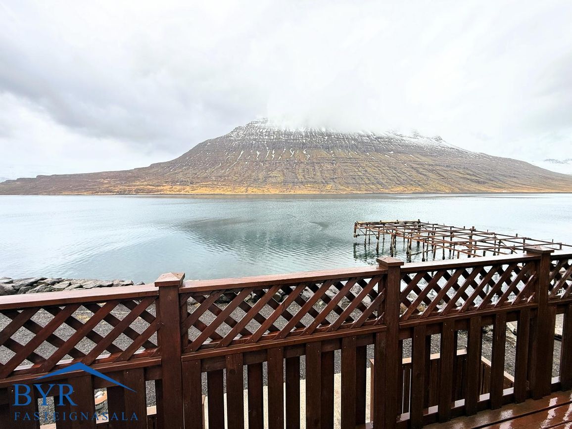 Strandgata 64, 735 Fjarða