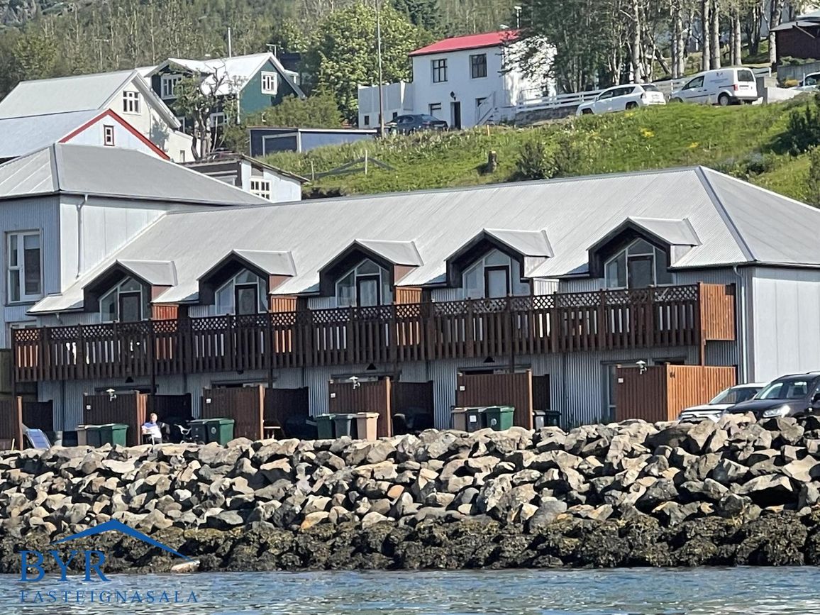 Strandgata 64, 735 Fjarða