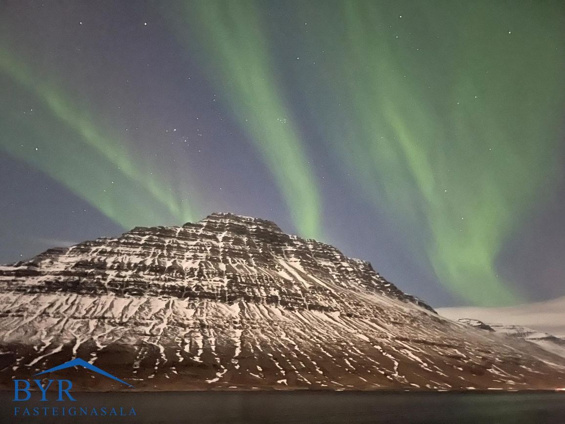 Strandgata 64, 735 Fjarða