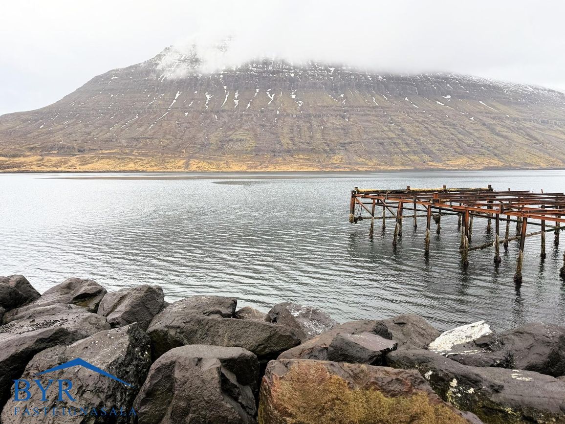 Strandgata 64, 735 Fjarða