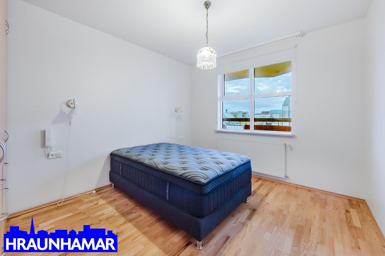 Aðalgata 1 - 0304, 230 Reykjanesbær