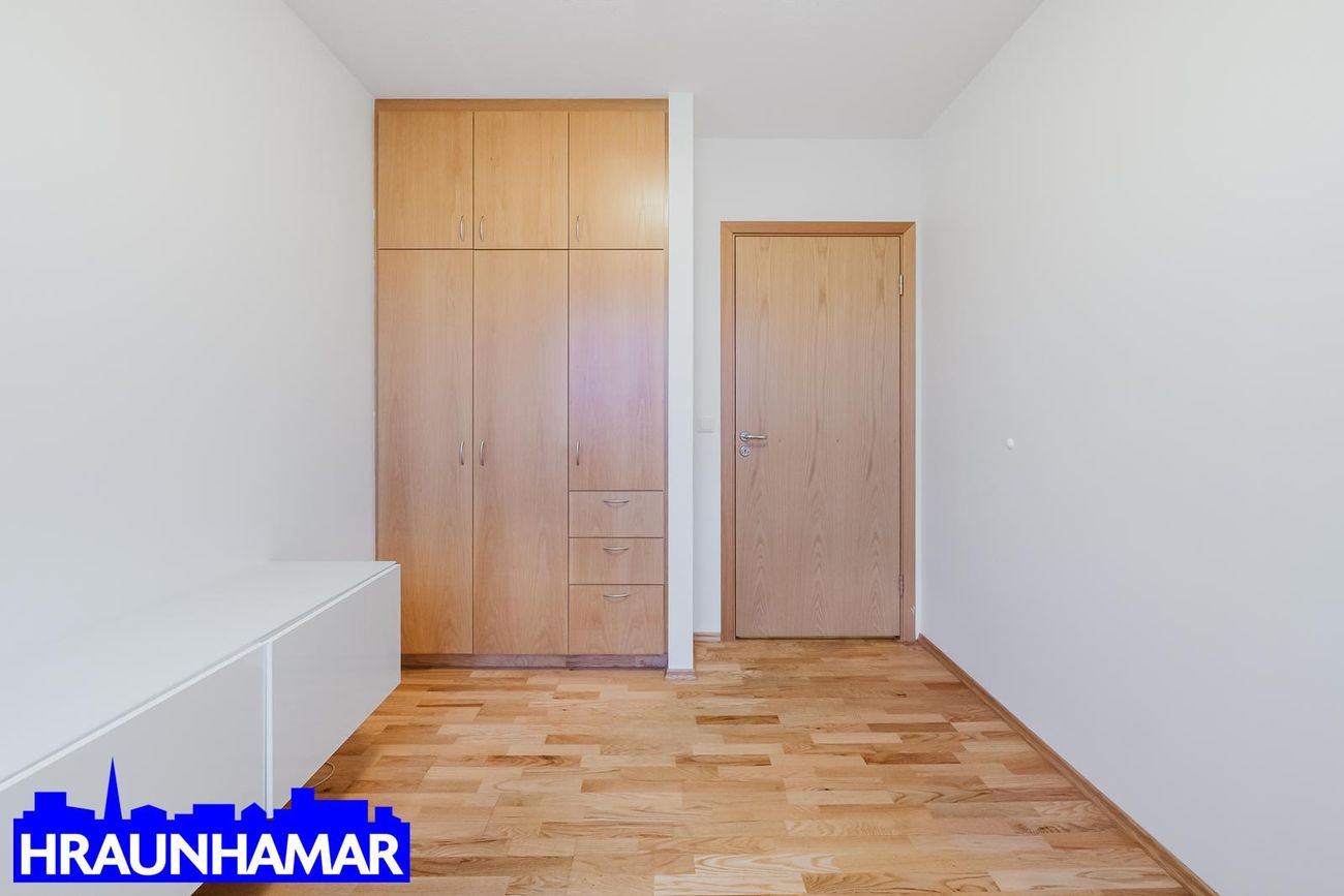 Aðalgata 1 - 0304, 230 Reykjanesbær