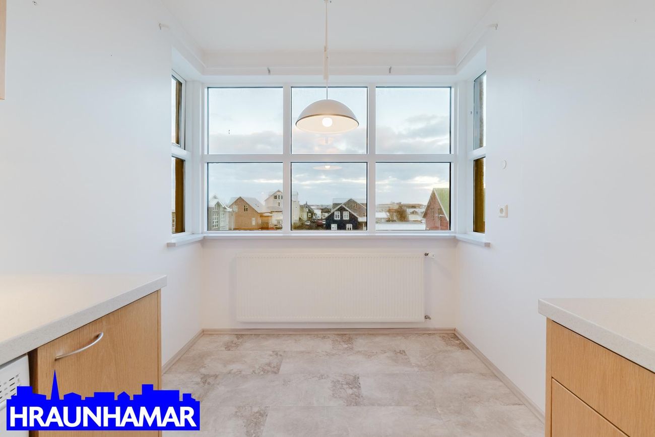 Aðalgata 1 - 0304, 230 Reykjanesbær