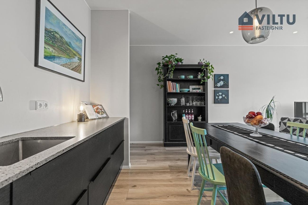 Valshlíð 16, 102 Reykjavík