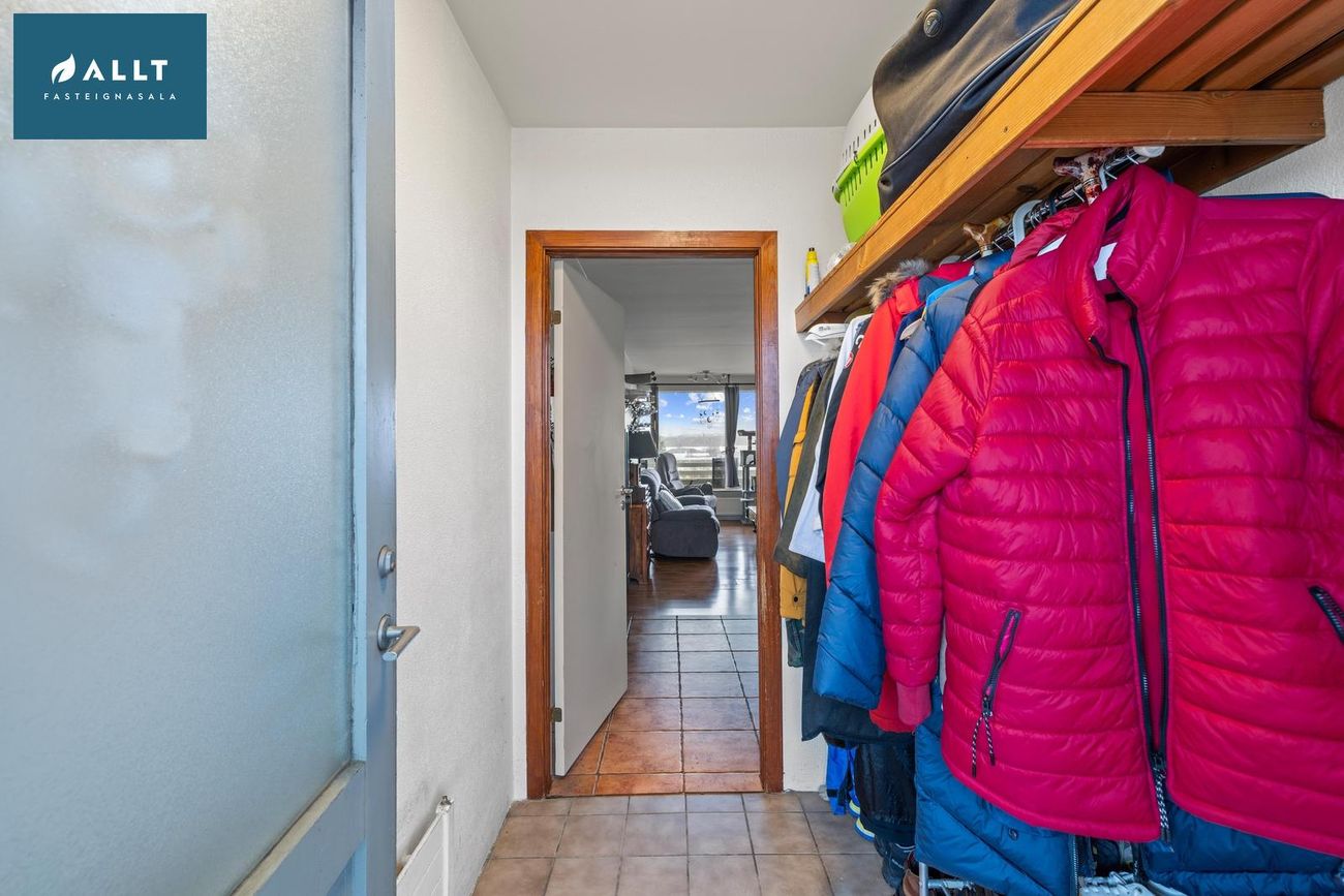 Hjallavegur 3, 260 Reykjanesbær