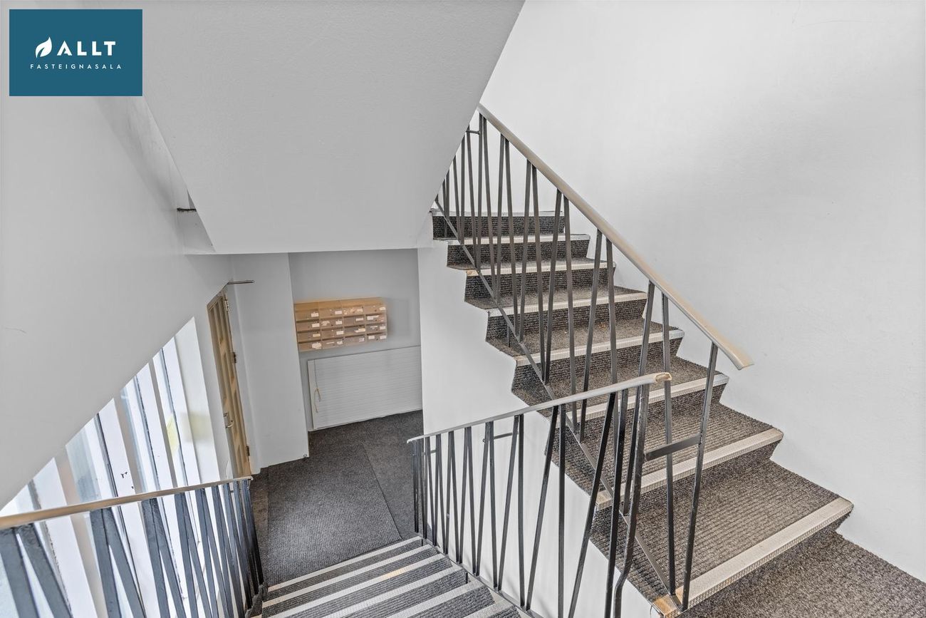 Hjallavegur 3, 260 Reykjanesbær