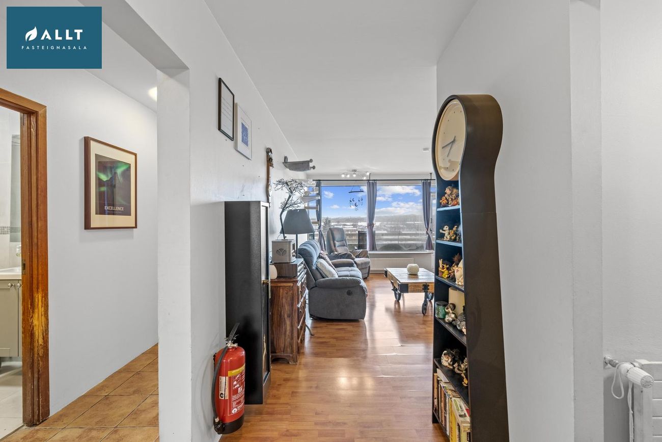 Hjallavegur 3, 260 Reykjanesbær