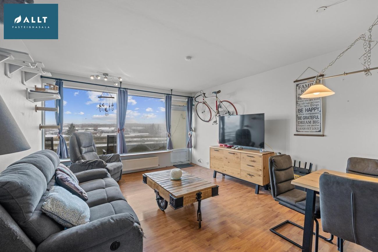 Hjallavegur 3, 260 Reykjanesbær