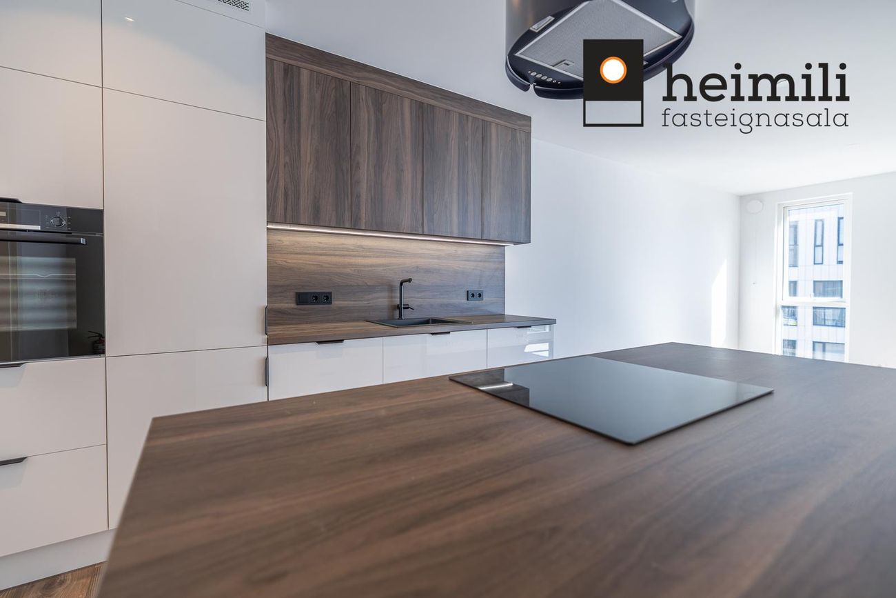 Grensásvegur 1F, 108 Reykjavík