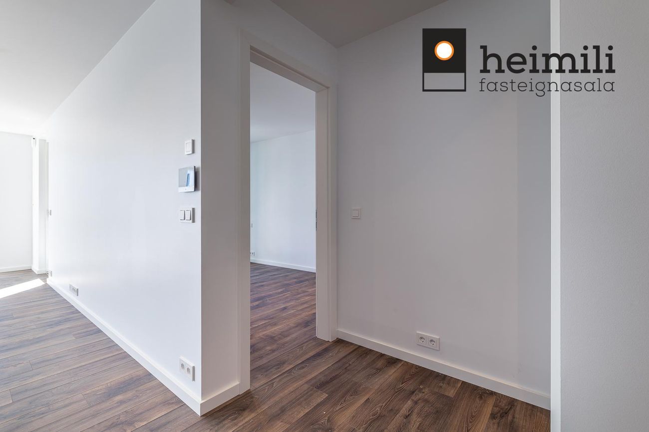 Grensásvegur 1F, 108 Reykjavík