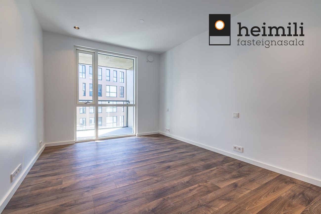 Grensásvegur 1F, 108 Reykjavík
