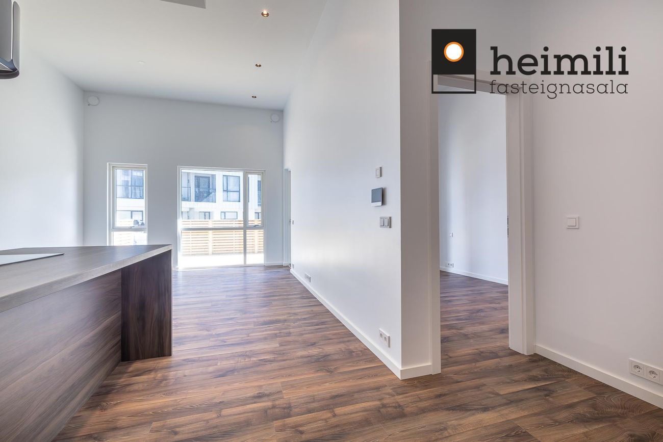 Grensásvegur 1F, 108 Reykjavík