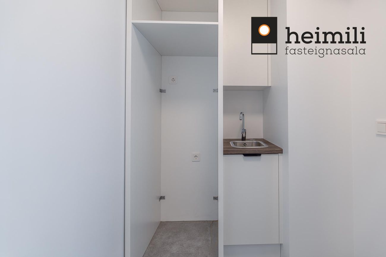 Grensásvegur 1F, 108 Reykjavík