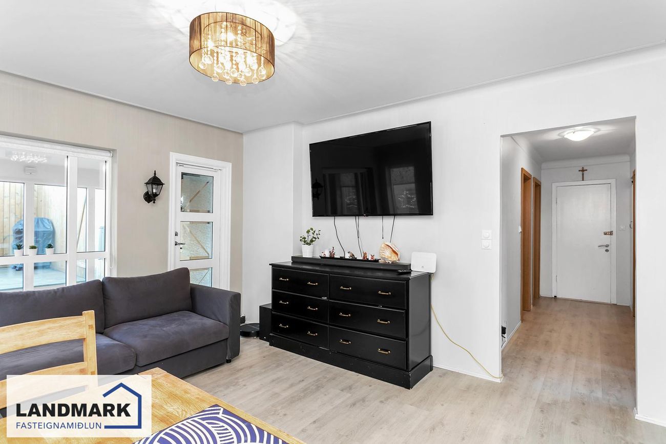 Fagrakinn 8, 220 Hafnarfjörður