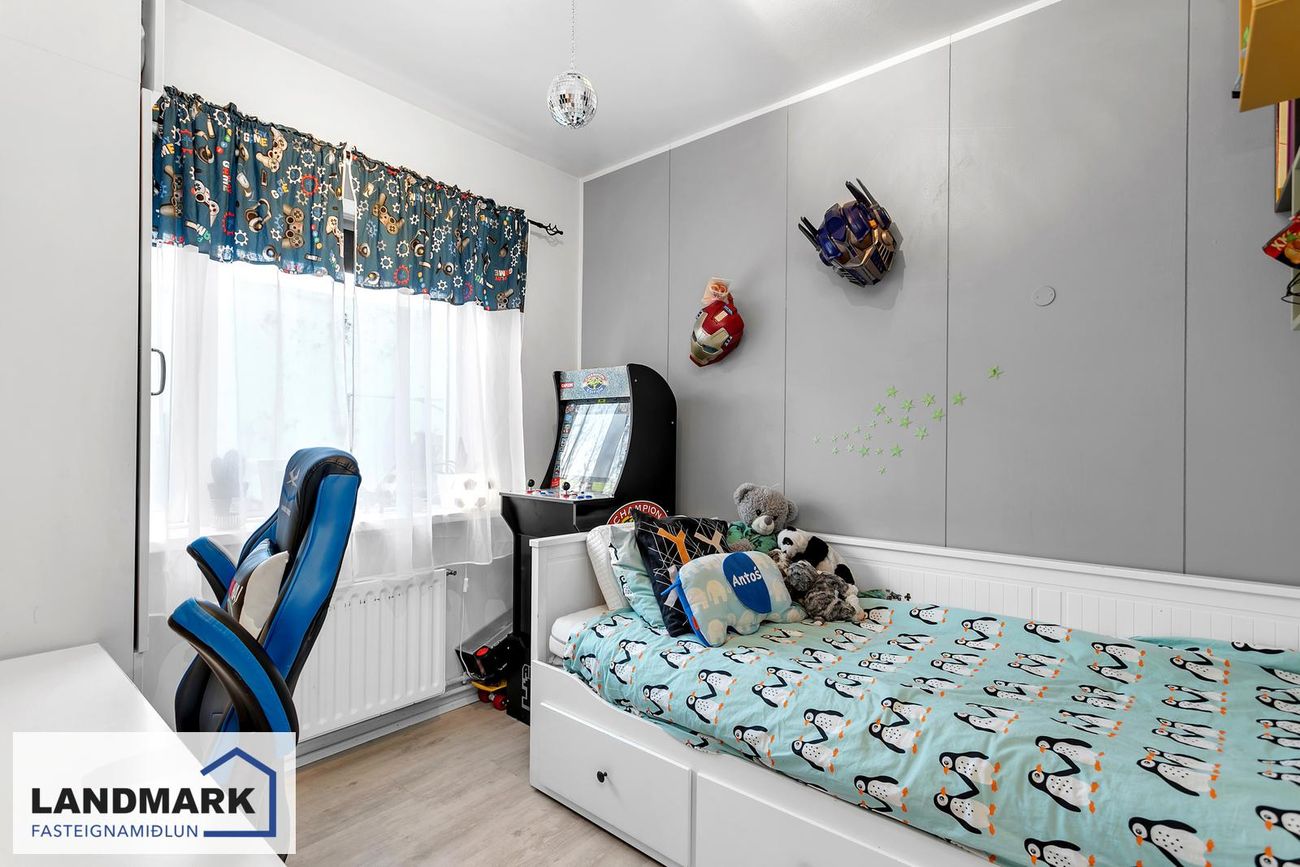 Fagrakinn 8, 220 Hafnarfjörður