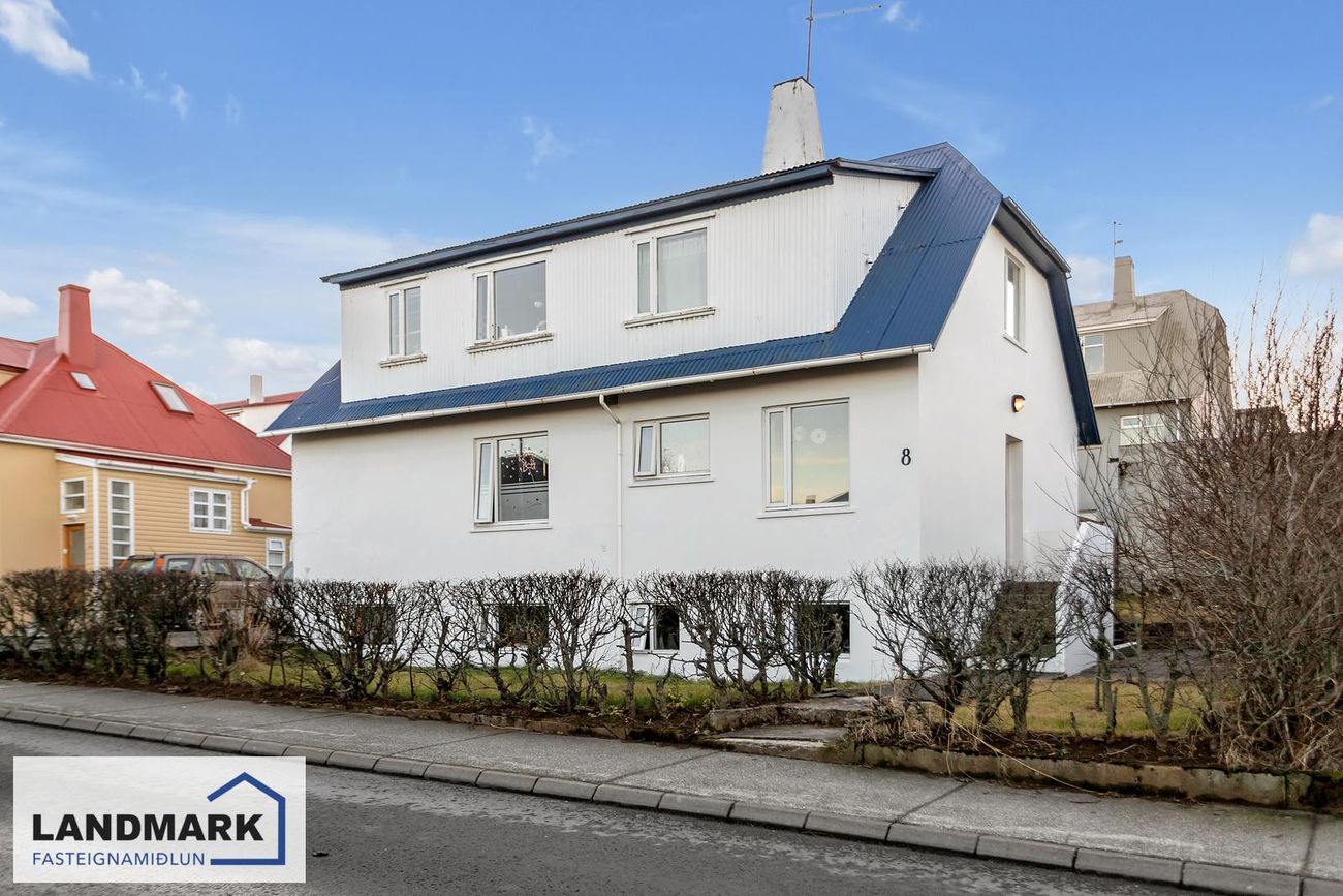 Fagrakinn 8, 220 Hafnarfjörður