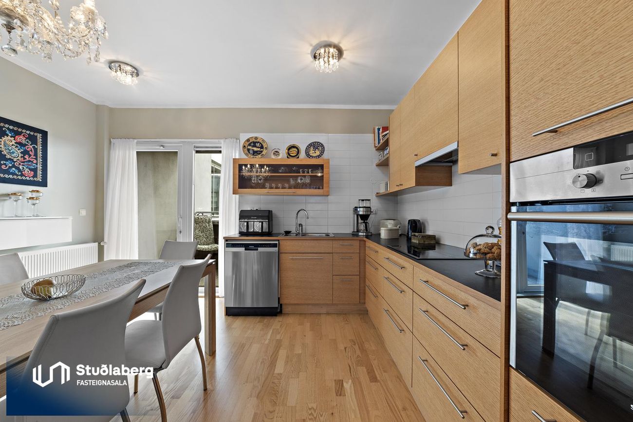 Krossmói 5, 260 Reykjanesbær