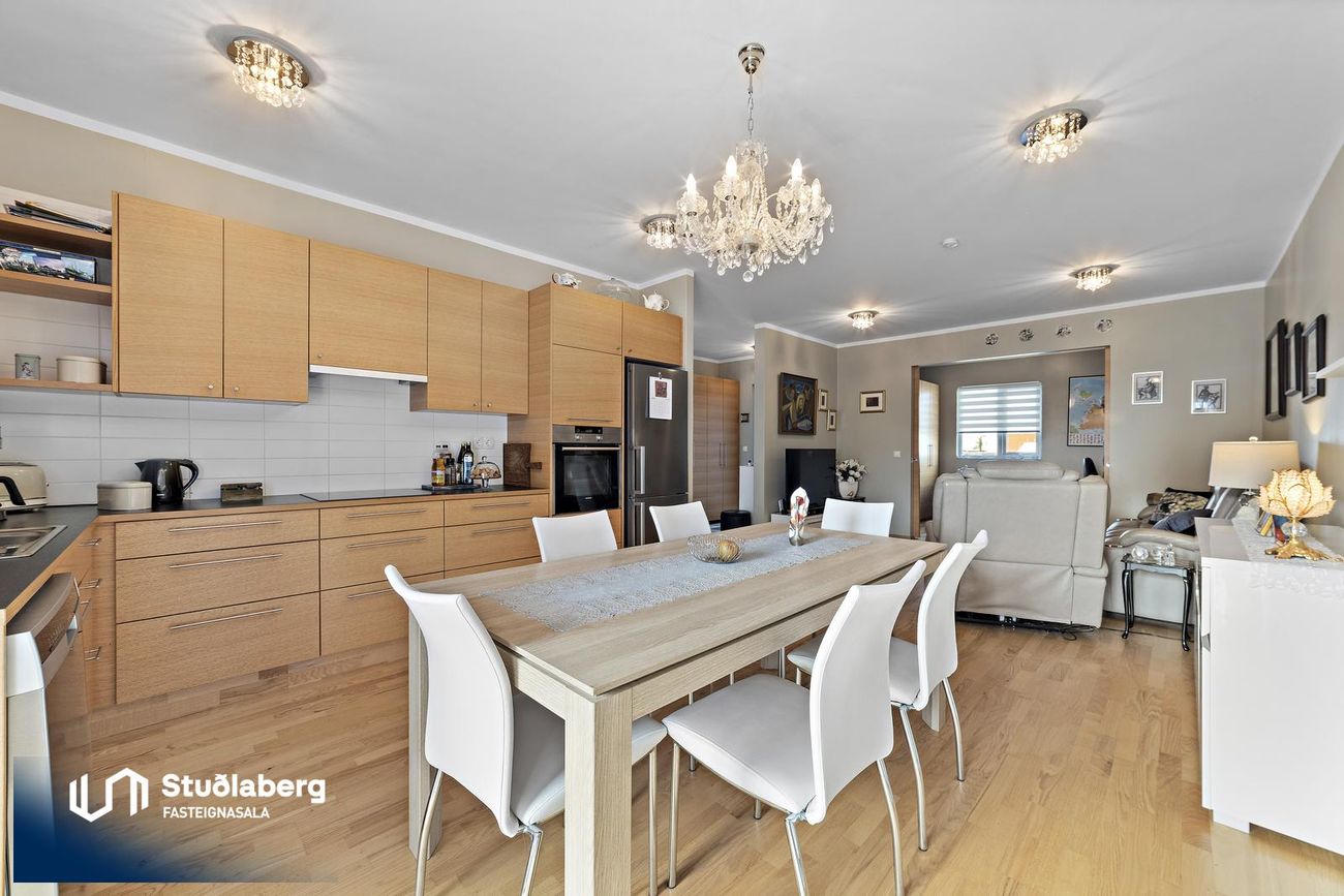 Krossmói 5, 260 Reykjanesbær