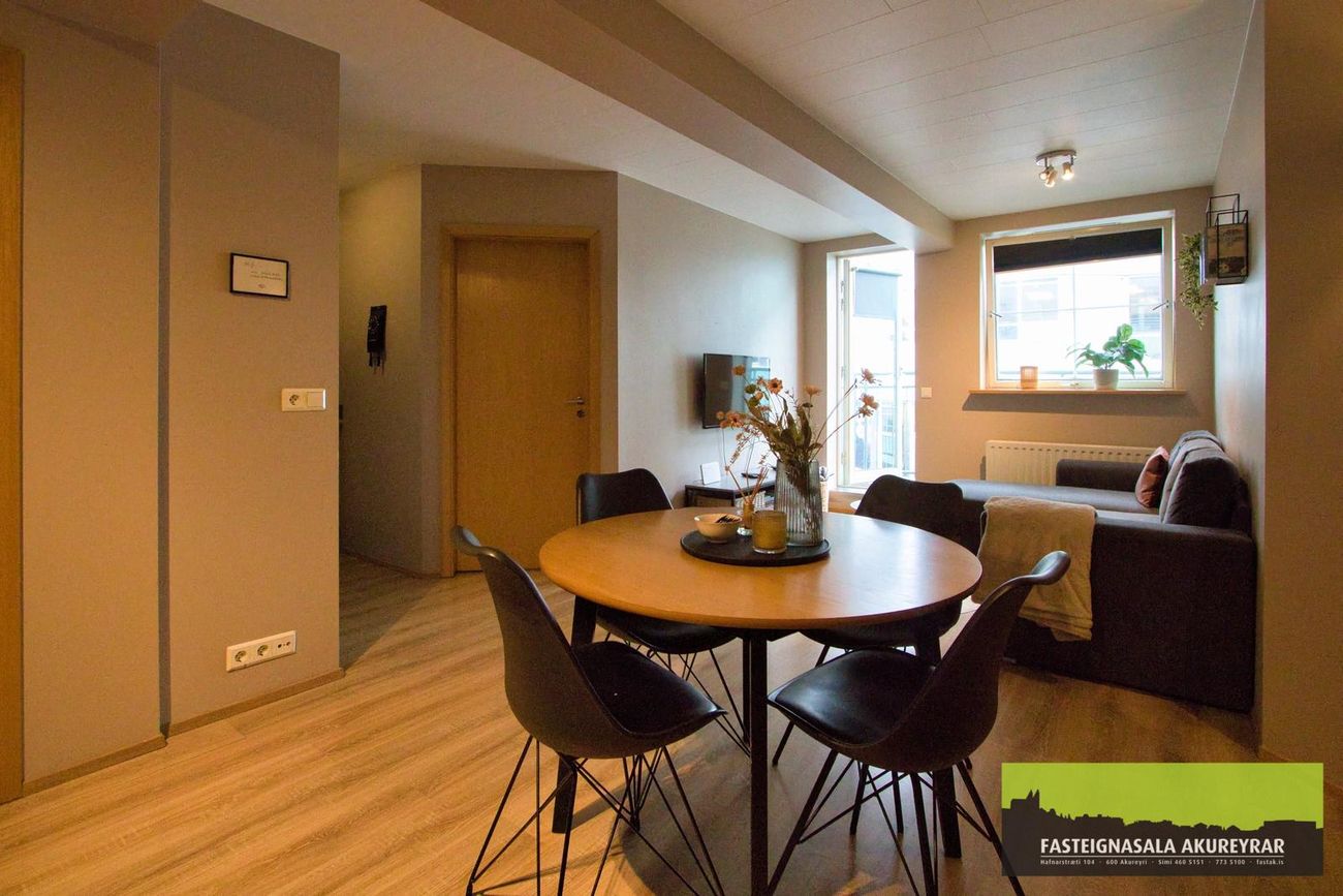Hafnarstræti 100, 600 Akureyri