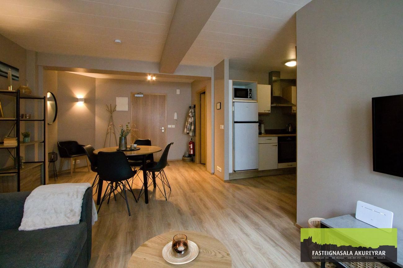 Hafnarstræti 100, 600 Akureyri