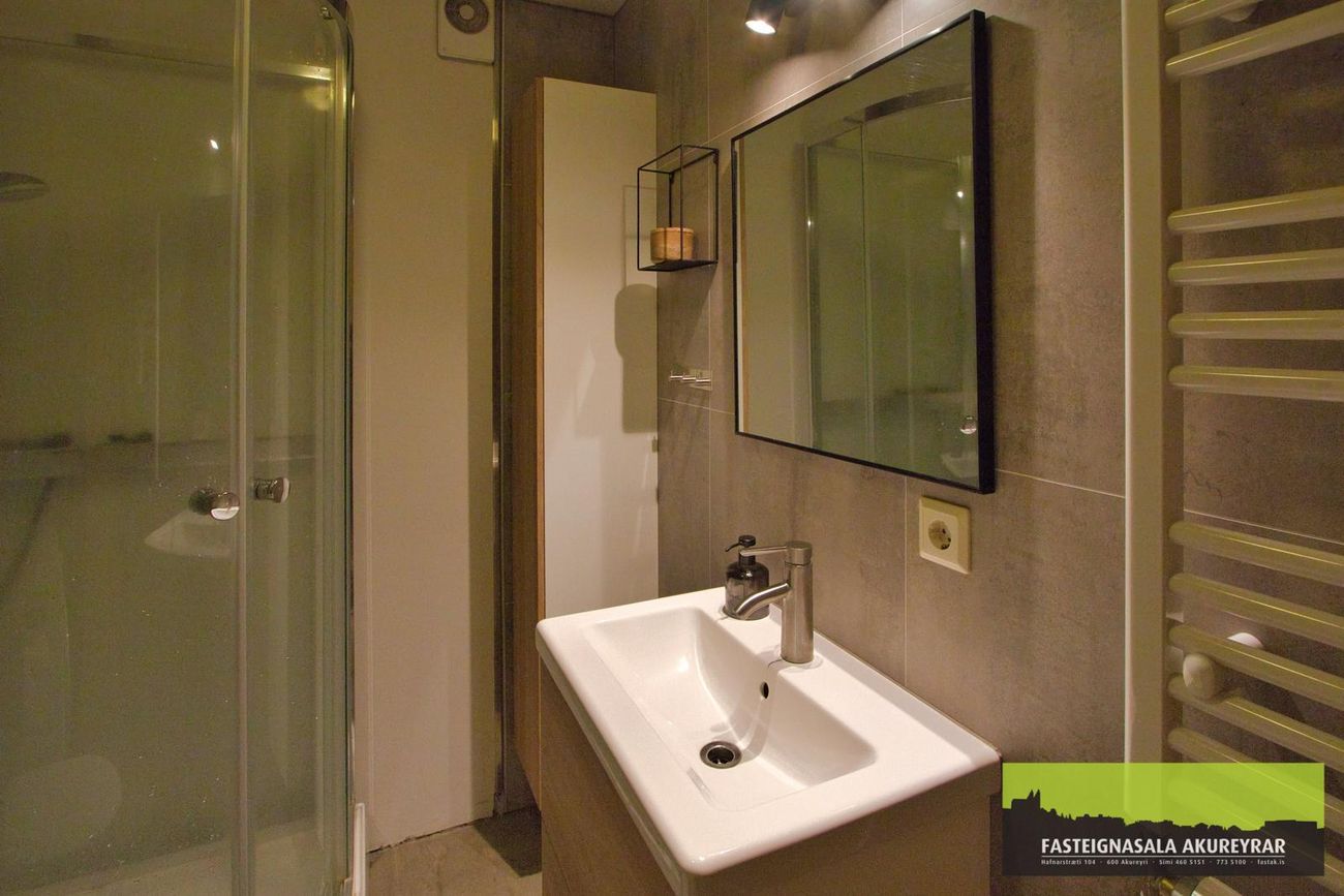 Hafnarstræti 100, 600 Akureyri