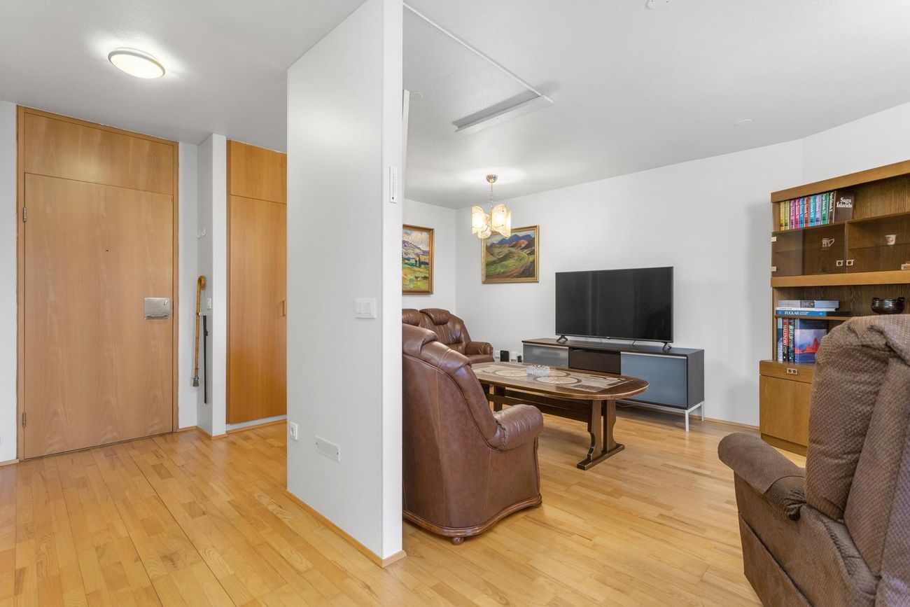 Hvassaleiti 58, 103 Reykjavík