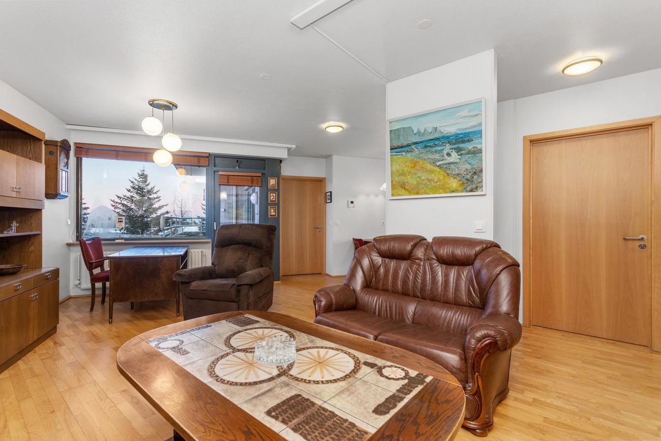 Hvassaleiti 58, 103 Reykjavík