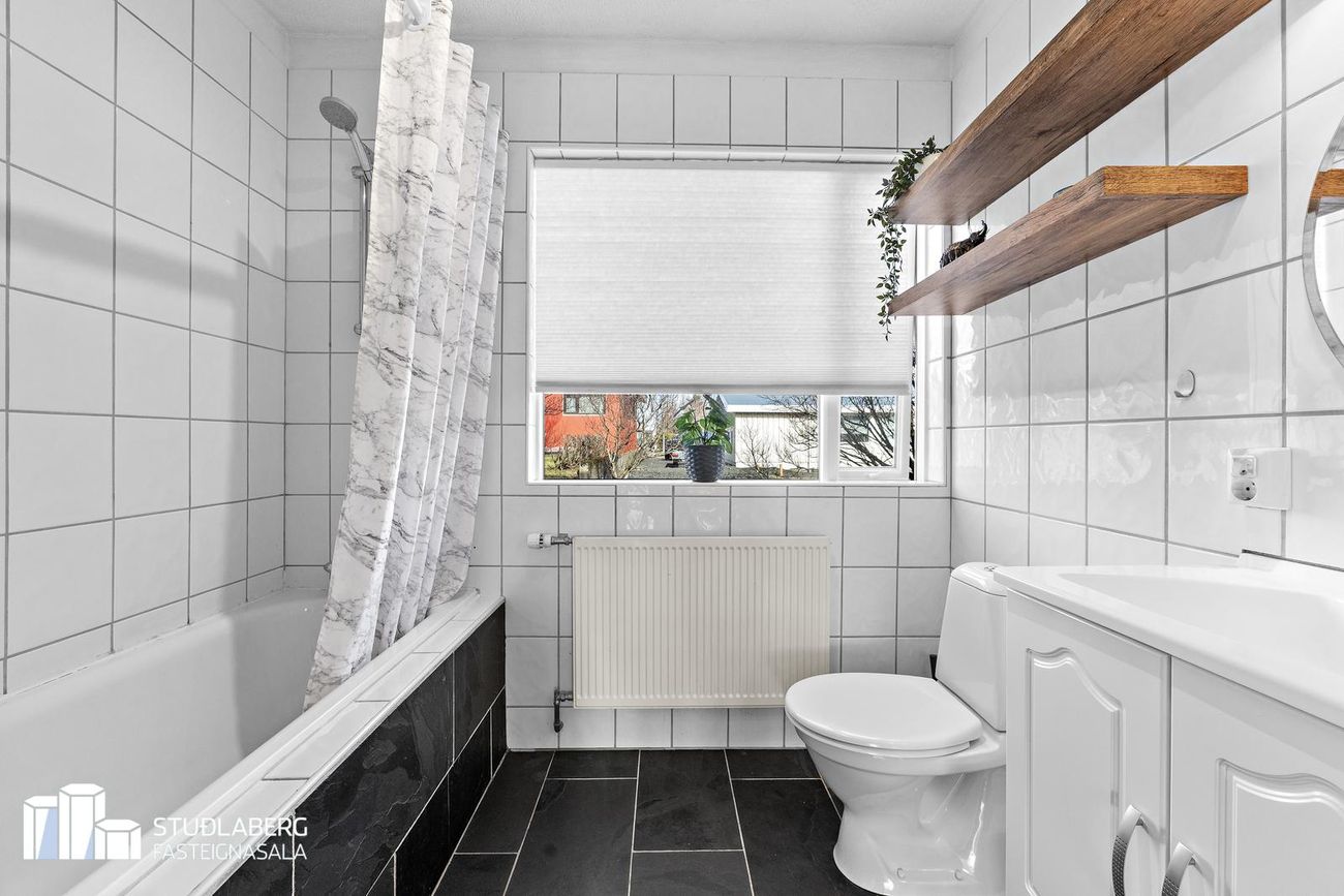 Fífumói 8, 260 Reykjanesbær