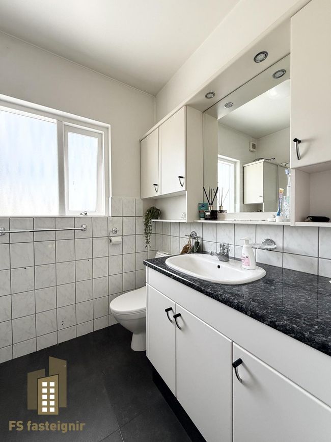 Álfabyggð 24, 600 Akureyri