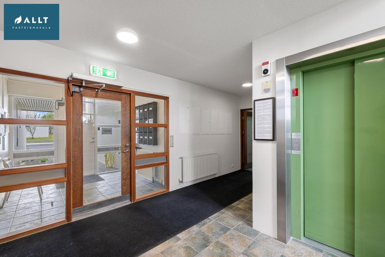 Vallarbraut 6, 260 Reykjanesbær