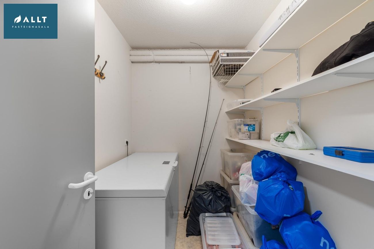 Vallarbraut 6, 260 Reykjanesbær