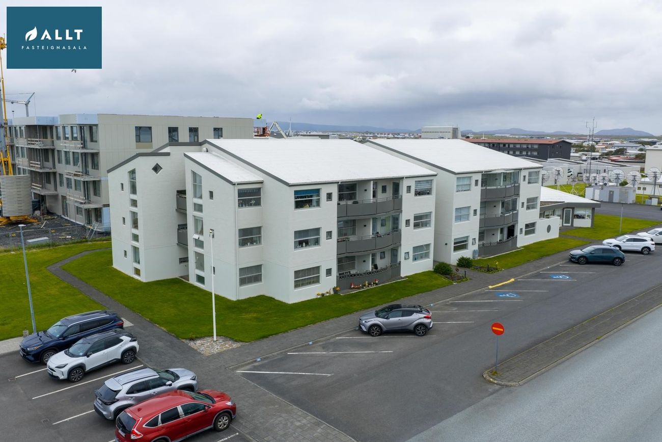 Vallarbraut 6, 260 Reykjanesbær