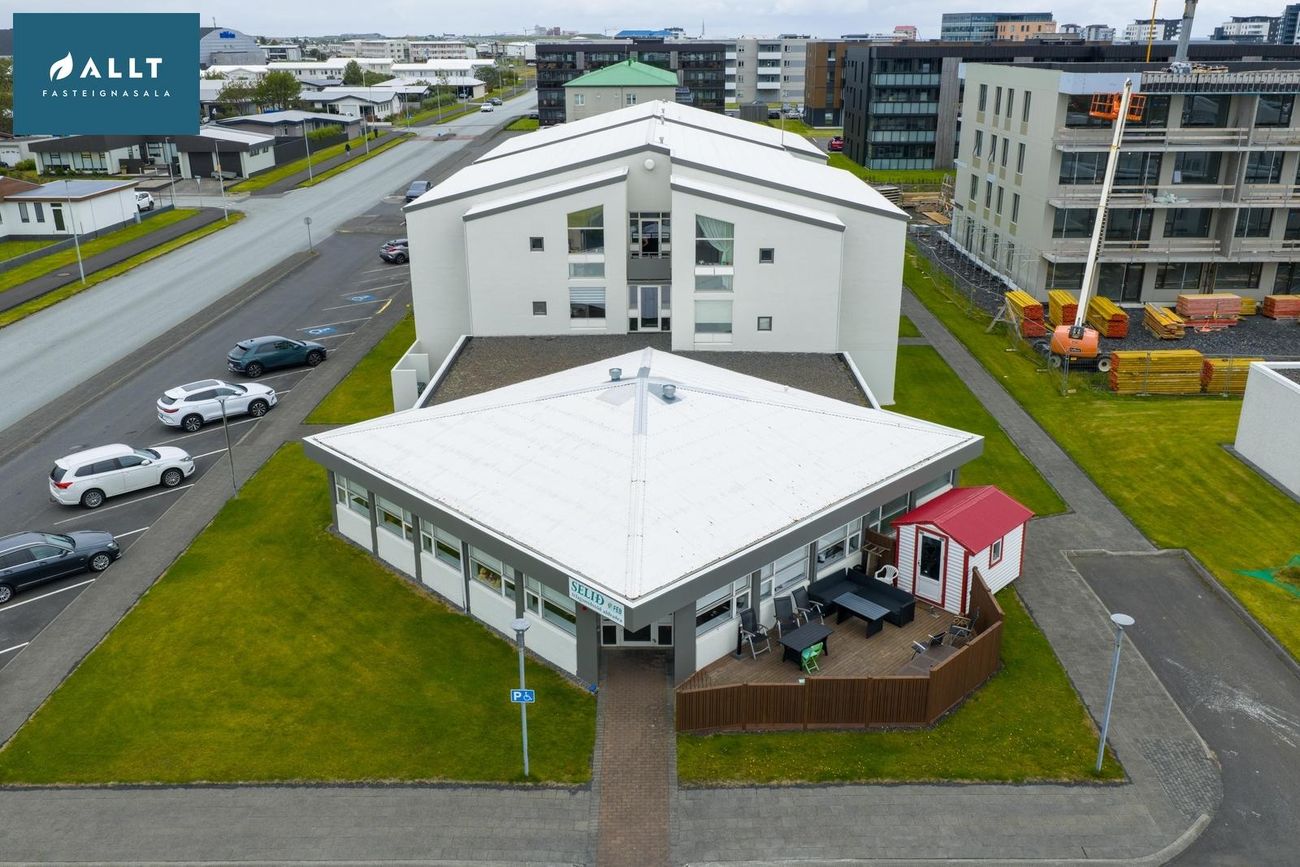 Vallarbraut 6, 260 Reykjanesbær